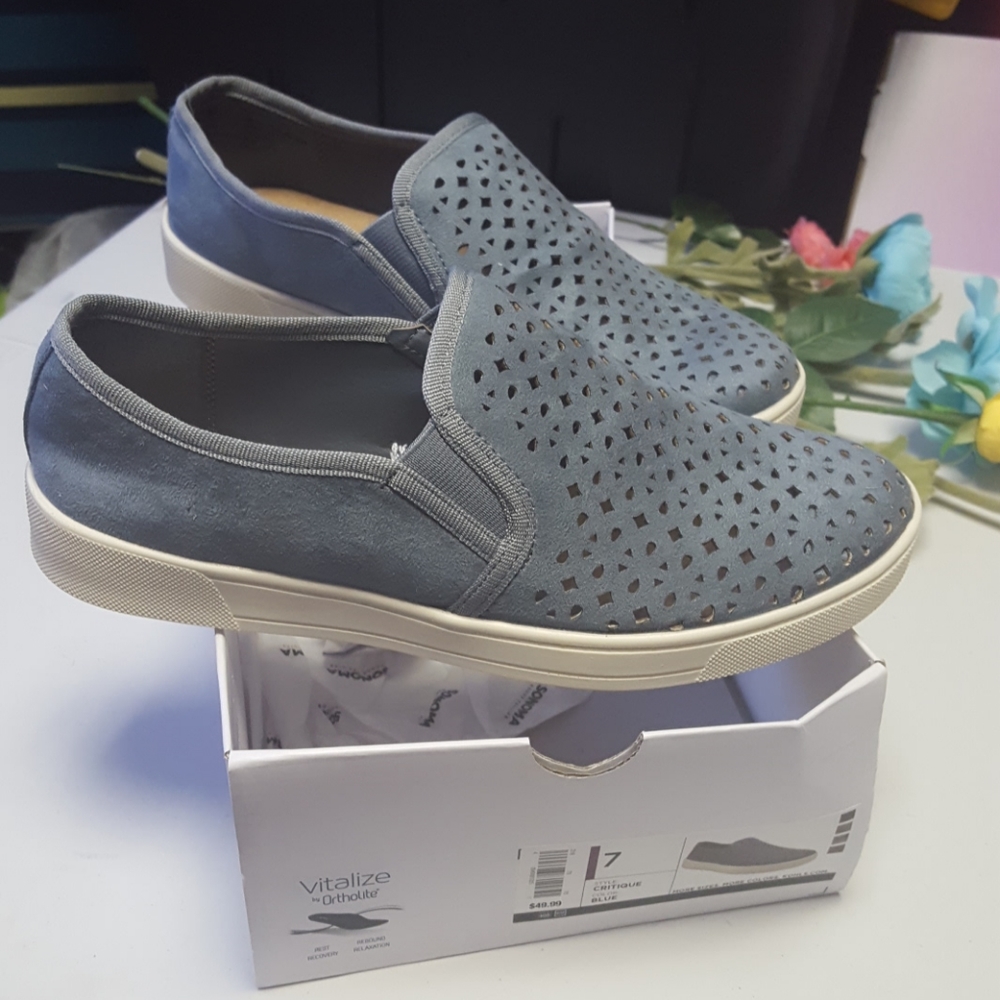 NIB womens Vitalize blue shoes size 7